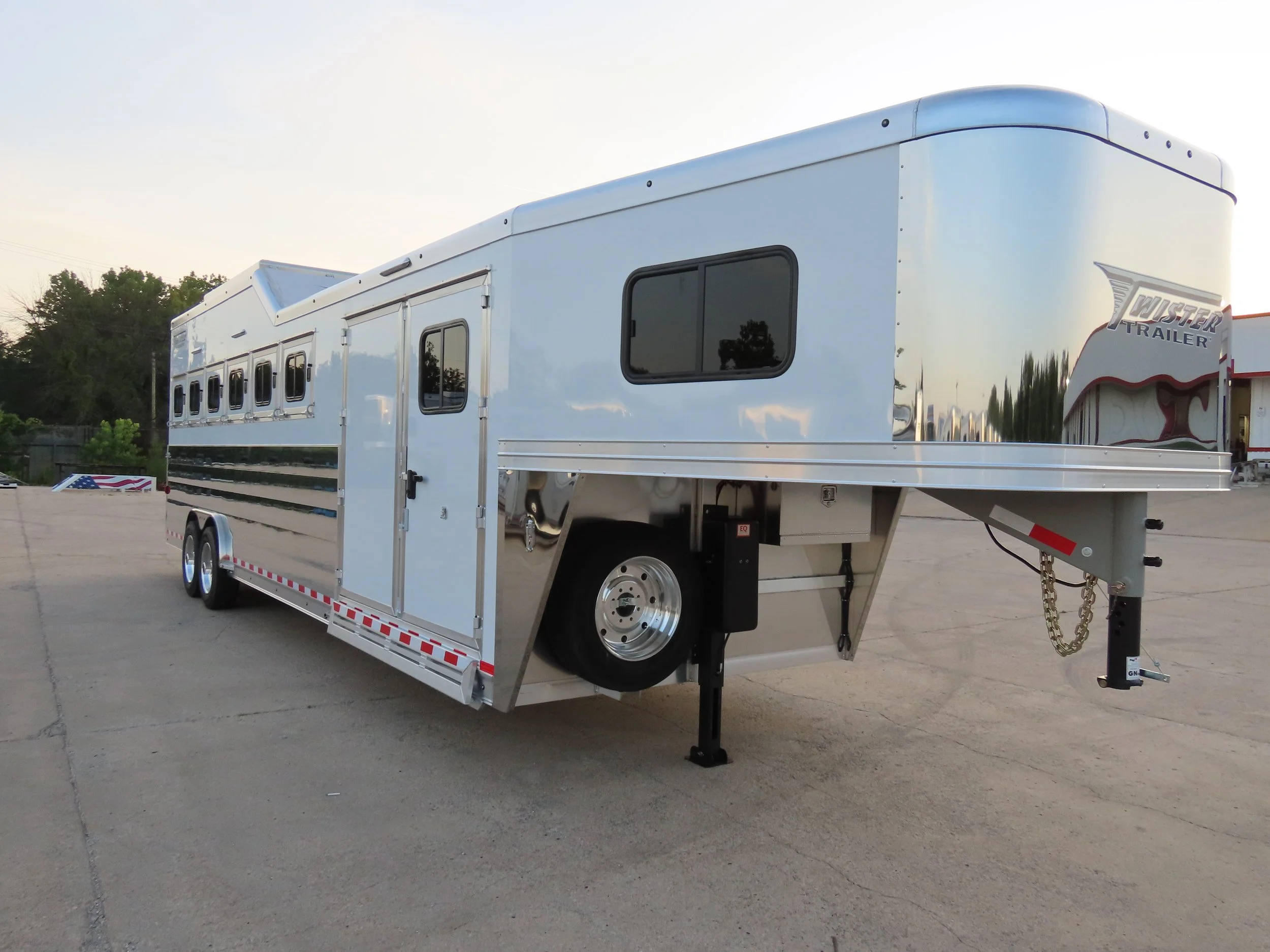 2026 Custom 6H 5'6 SW Rear Load (T588)