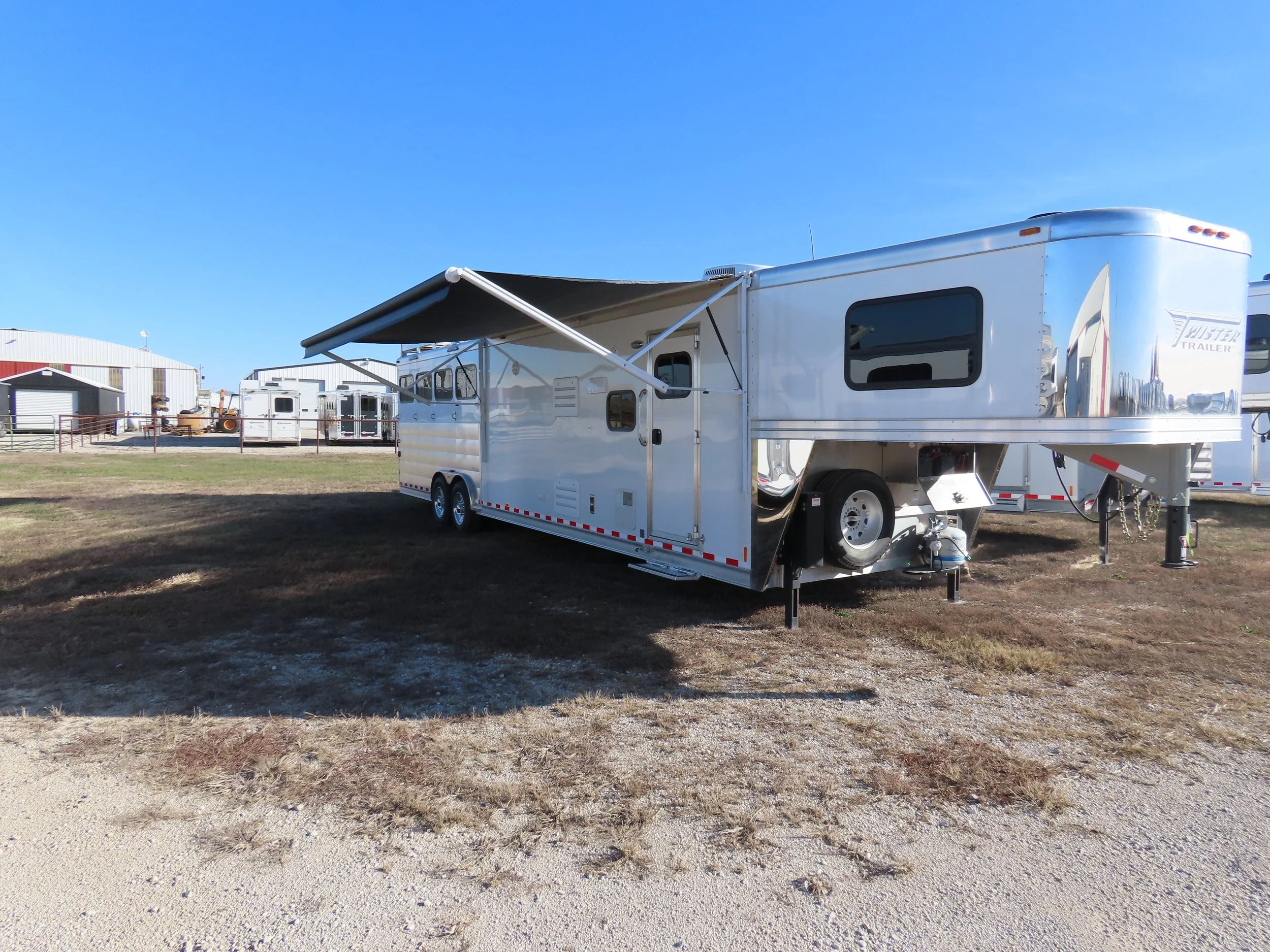 2025 Custom 4H 14’8 SW Rear Load w/ Outback LQ (S466)