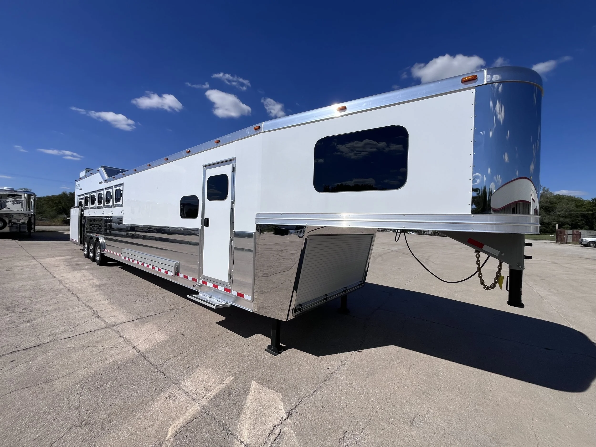 2026 Custom 6H 13'6 SW Side Load w/ LQ Pending (S580)