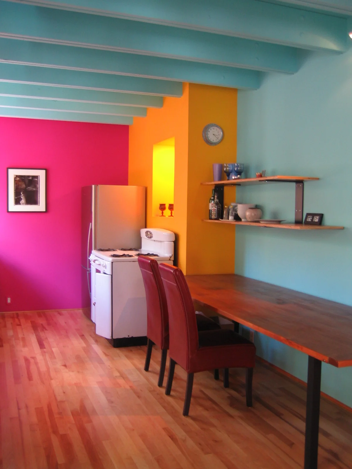  This small kitchen-dining room combination was designed to allow Stephen’s 10’ long table to be tucked out of the way or brought into the space for large meals. In fact, Stephen hosted thirteen of his home’s neighbors here right after construction. 