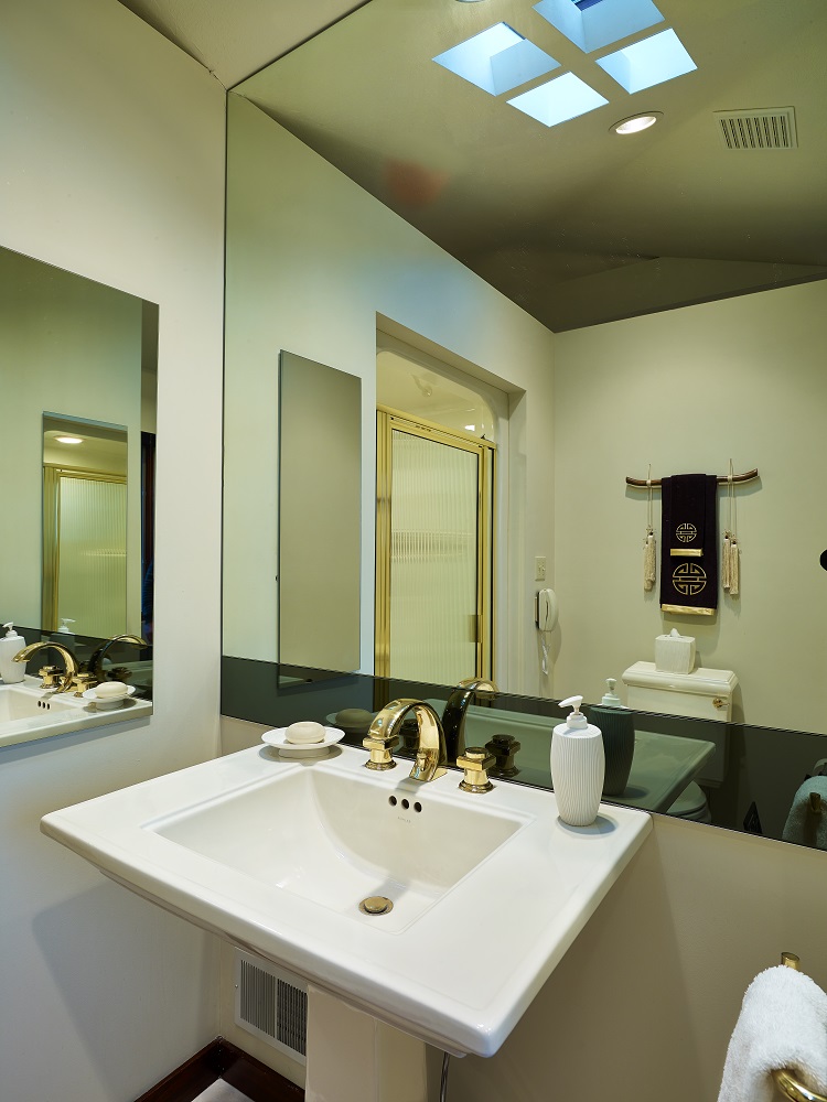 Interior - Bathroom Vertical View.jpg