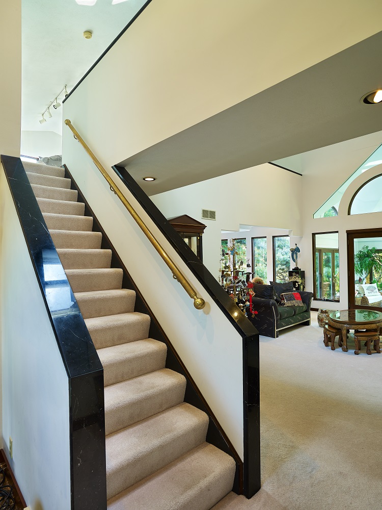 Interior - Verticle Stairwell View.jpg