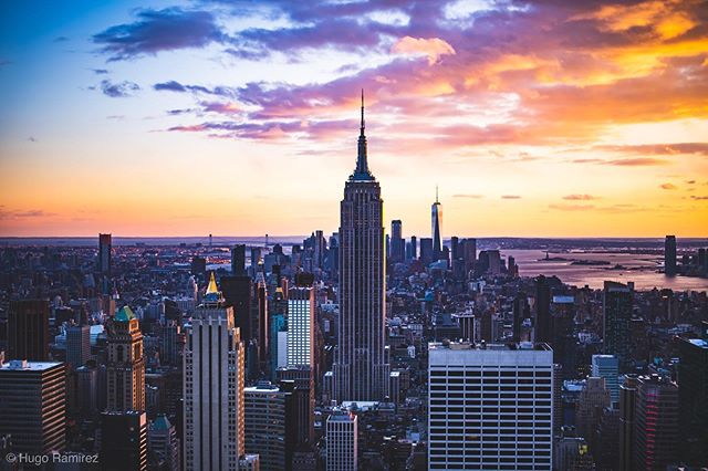 New York sunset 🌇
.
.
.
#newyork #newyorkcity #newyorklife #onlyinnewyork #concretejungle #city #citylife #sunset