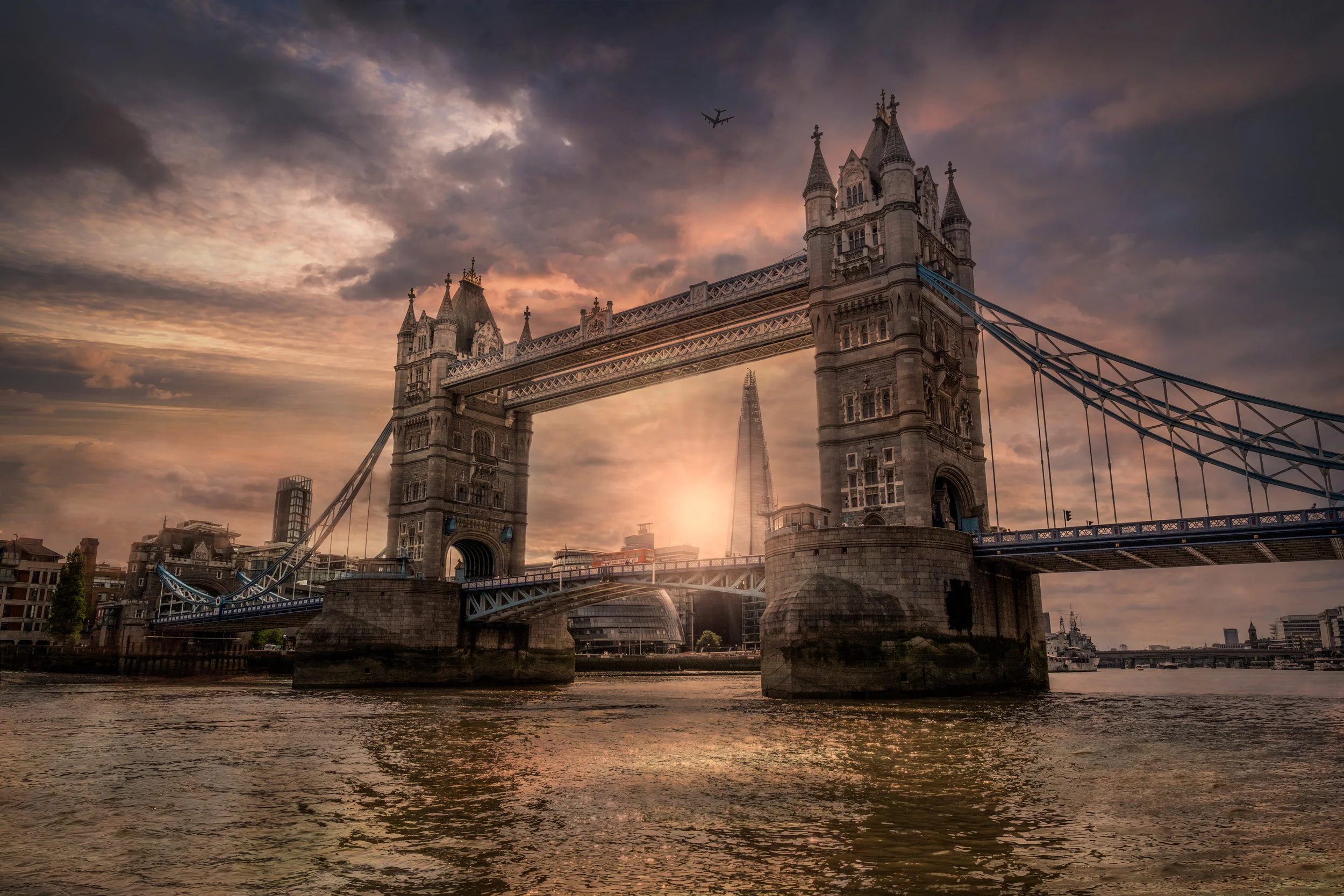 Tower bridge 3 sunburst 2 flickr.jpg