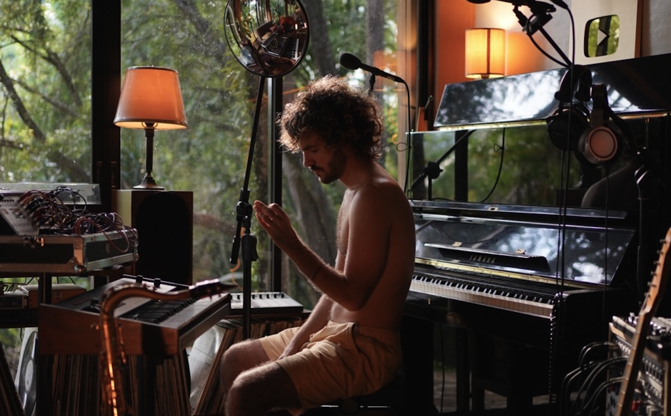  FKJ (French Kiwi Juice) Announces New Album 'V I N C E N T', Listen To First Single “Greener” Featuring Carlos Santana