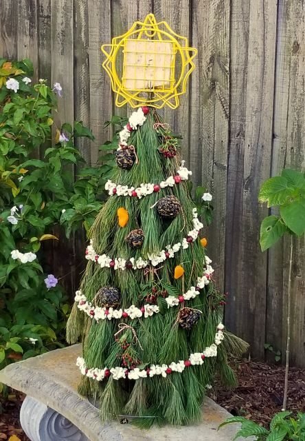 Tomato-Cage-Christmas-Tree 1.jpg