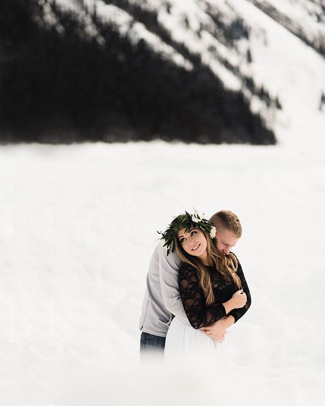 Peeking over a snowbank. Not long until all that snow is world famous turquoise water. Can't you just feel the happiness? Coming soon to the blog. 
#gingersnapphotography .
.
.
.
.
#lakelouiseweddingphotography #lakelouiseengagement #lakellouise #ban