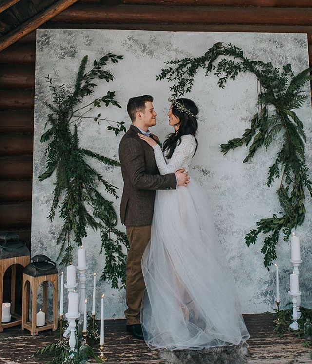 Oh this backdrop! First preview of our luxe cabin elopement editorial. 
Spoiler alert: there is a bunny with a tiny floral crown

Planning, concept and design @kismetandclover 
Floral design @antheiafloralyyc 
Location @stormmountainlodge
Decor and r