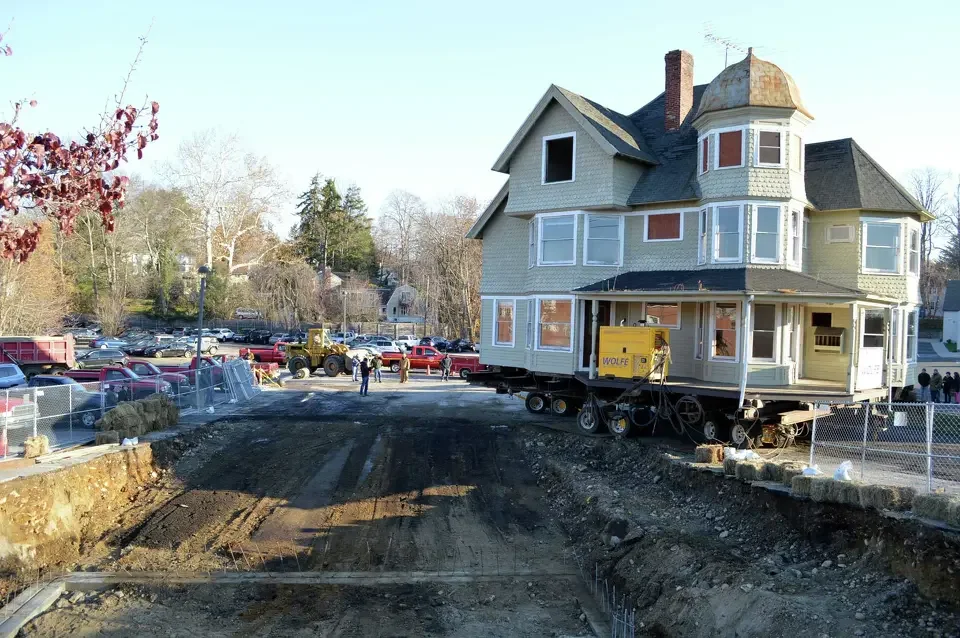 History on the move: Kemper-Gunn House settles in new home