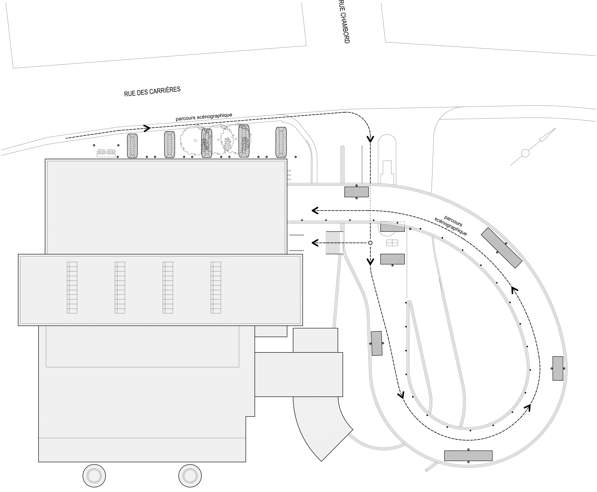 Plan d’implantation des œuvres de l’événement. Des conteneurs sont déposés sur la rampe menant de la rue au quai de déchargement.