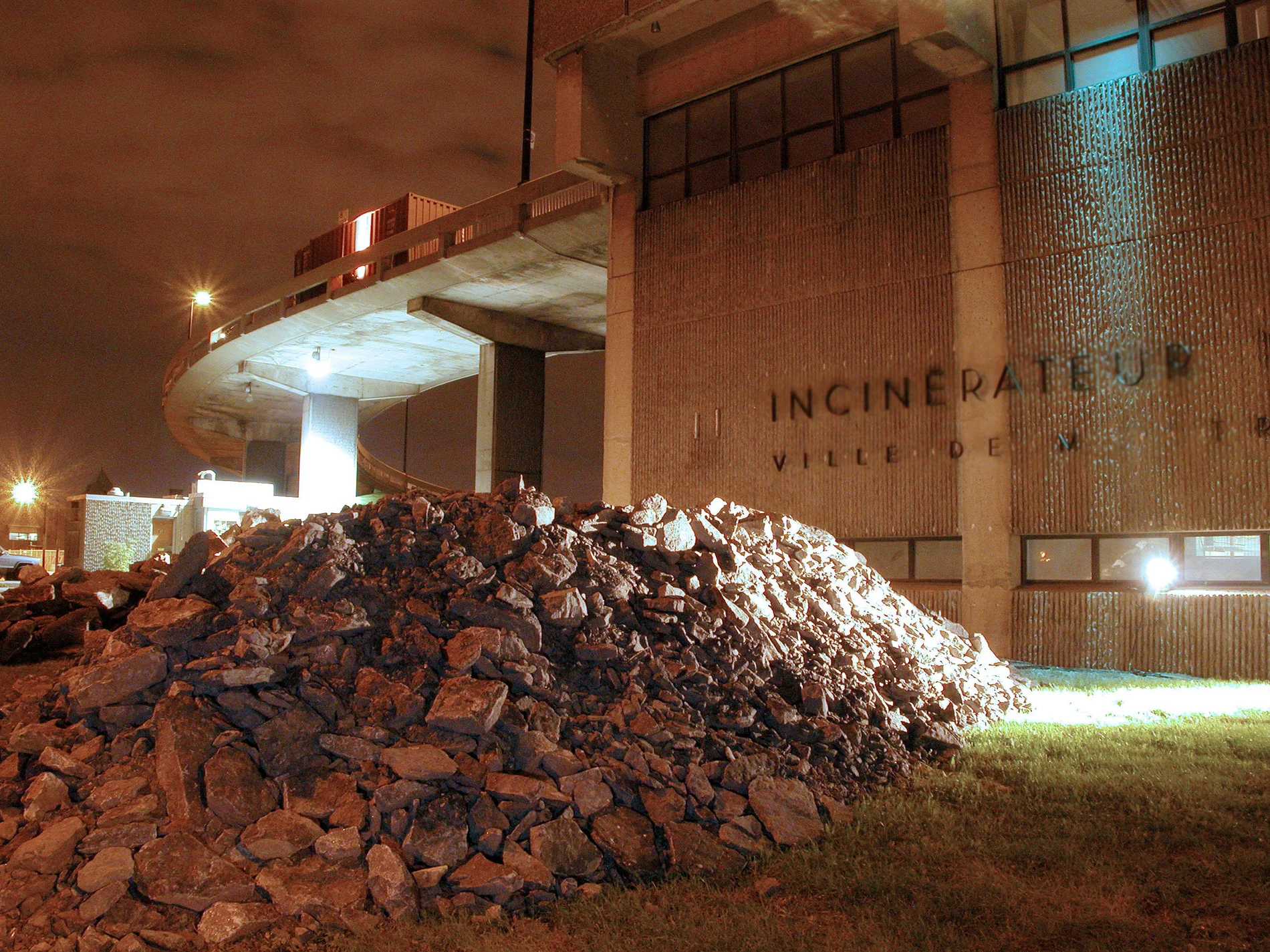 L’œuvre « mise en tas » par vlan paysages. Crédit photo © Marc Gibert