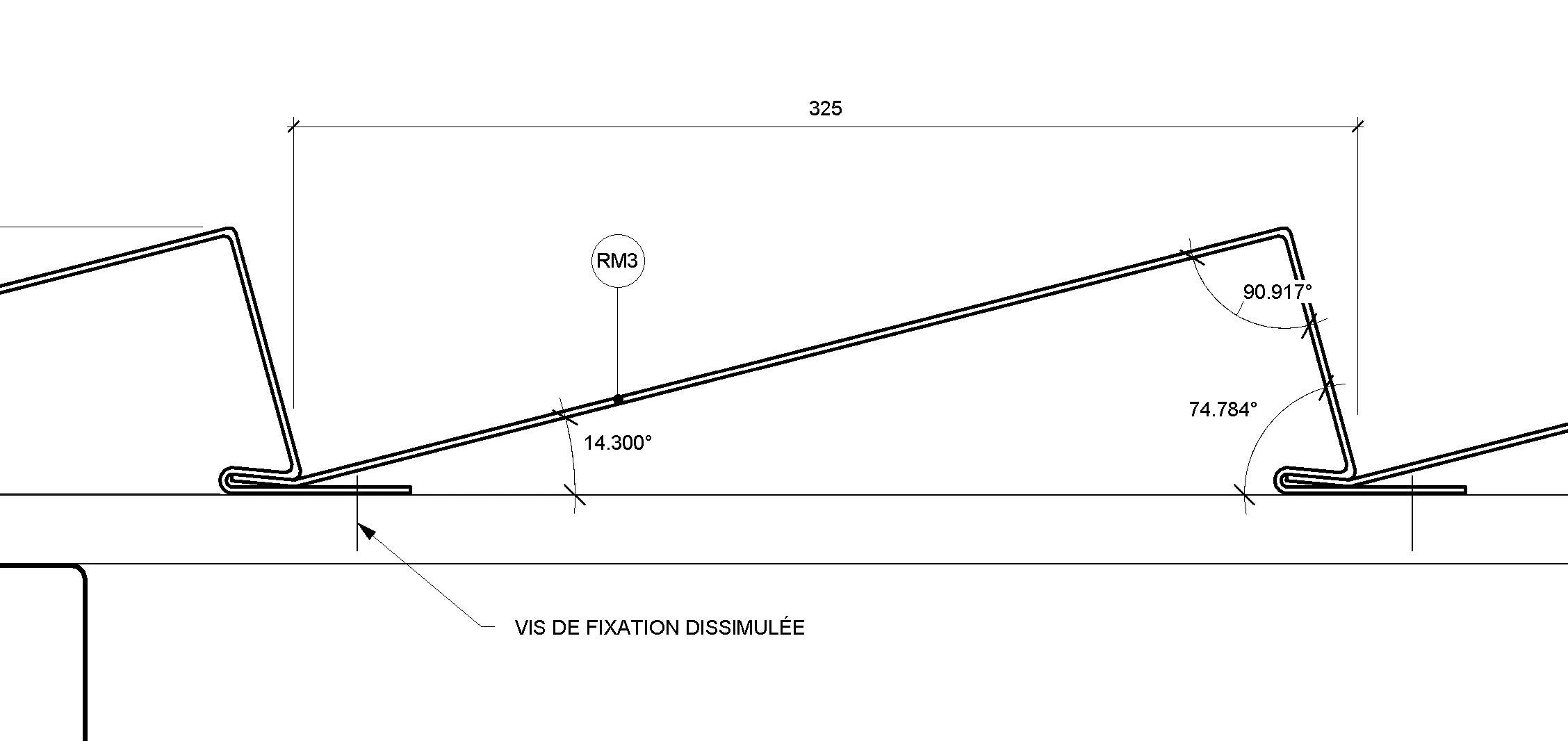 Détail en plan du profil écaille de type RM3 qui recouvre le volume de la cage de scène. L’asymétrie des panneaux produit des réflexions lumineuses différentes si le sens des panneaux est inversé.