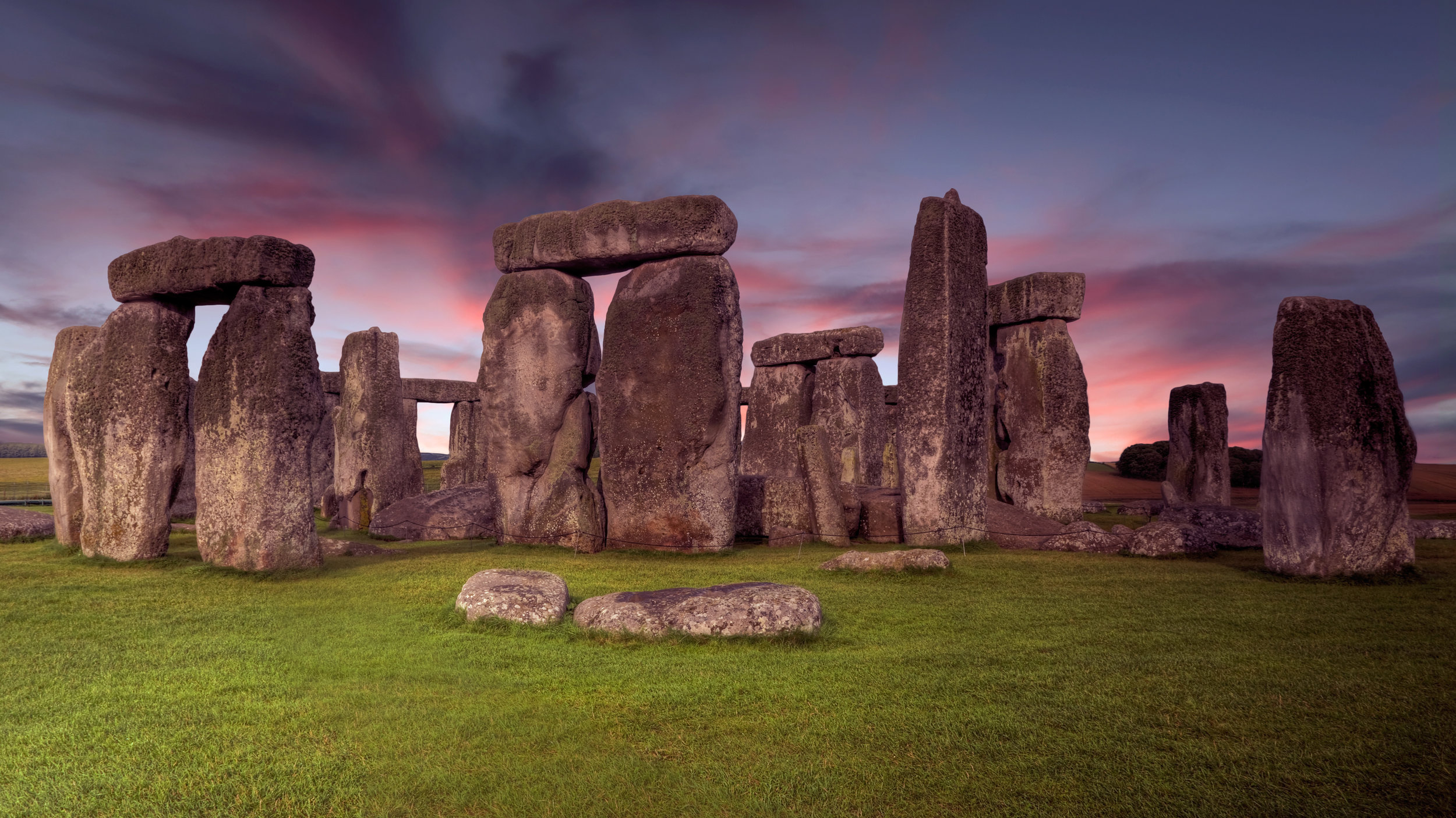 AdobeStock_97366339 stonehenge .jpeg