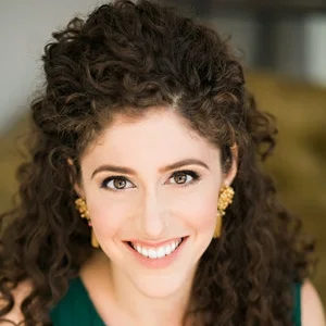 Arbisser_Lily_soprano_headshot_1_photo_by_Arielle_Doneson.jpg