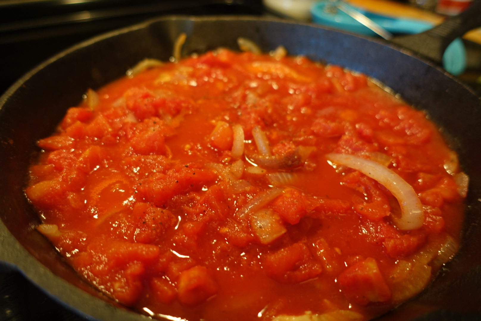 Tomato sauce starts to cook