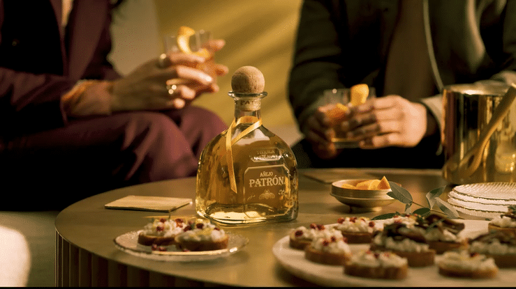 Patrón Holiday 2022 - Añejo-high.gif