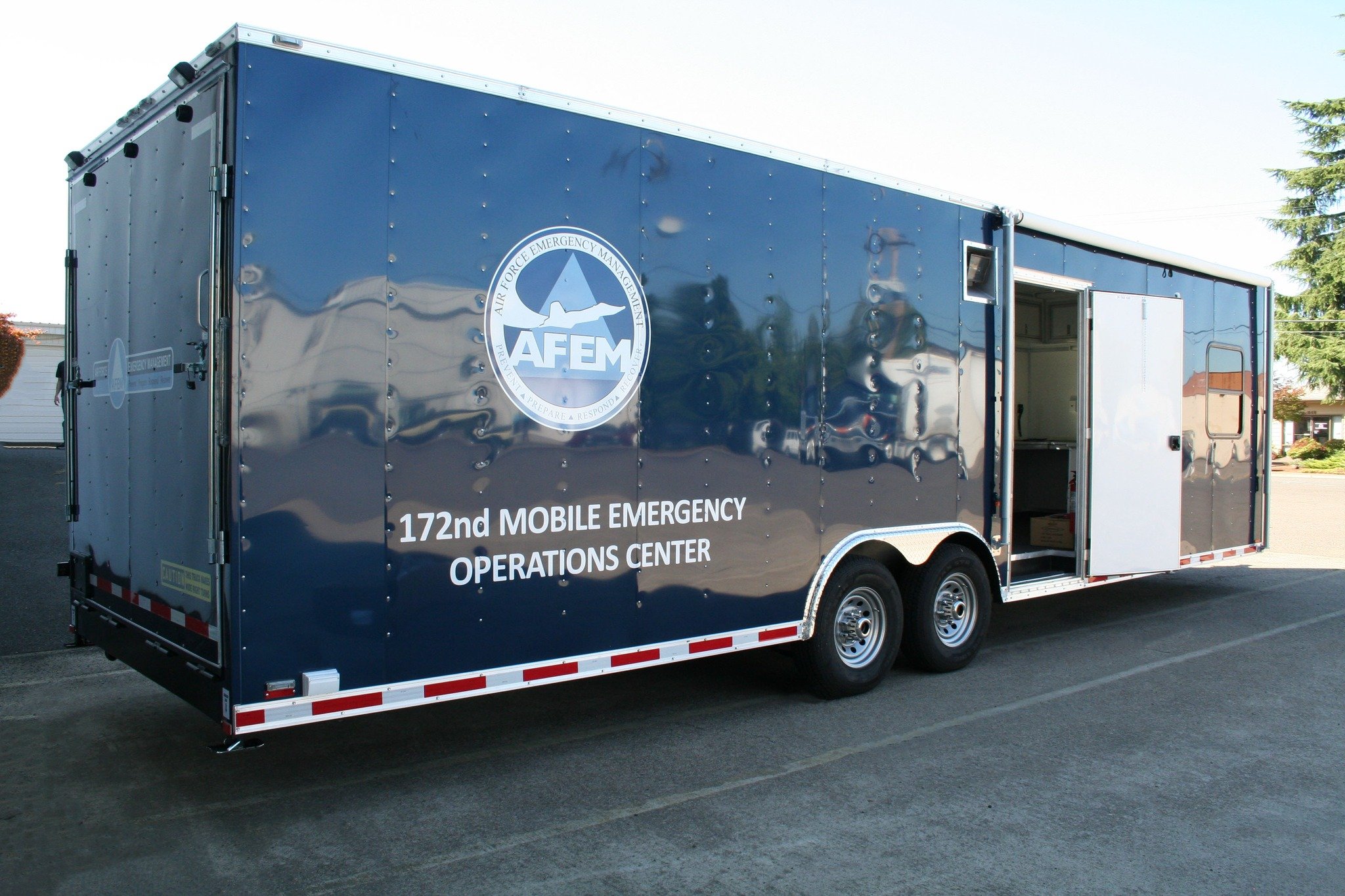 Western Shelter Mobile Emergency Operations Center trailers: Streamline response with a fully equipped command center. 🤝

Deployable and functional, these trailers ensure seamless communication and decision making for emergency teams.

#EfficientEOC