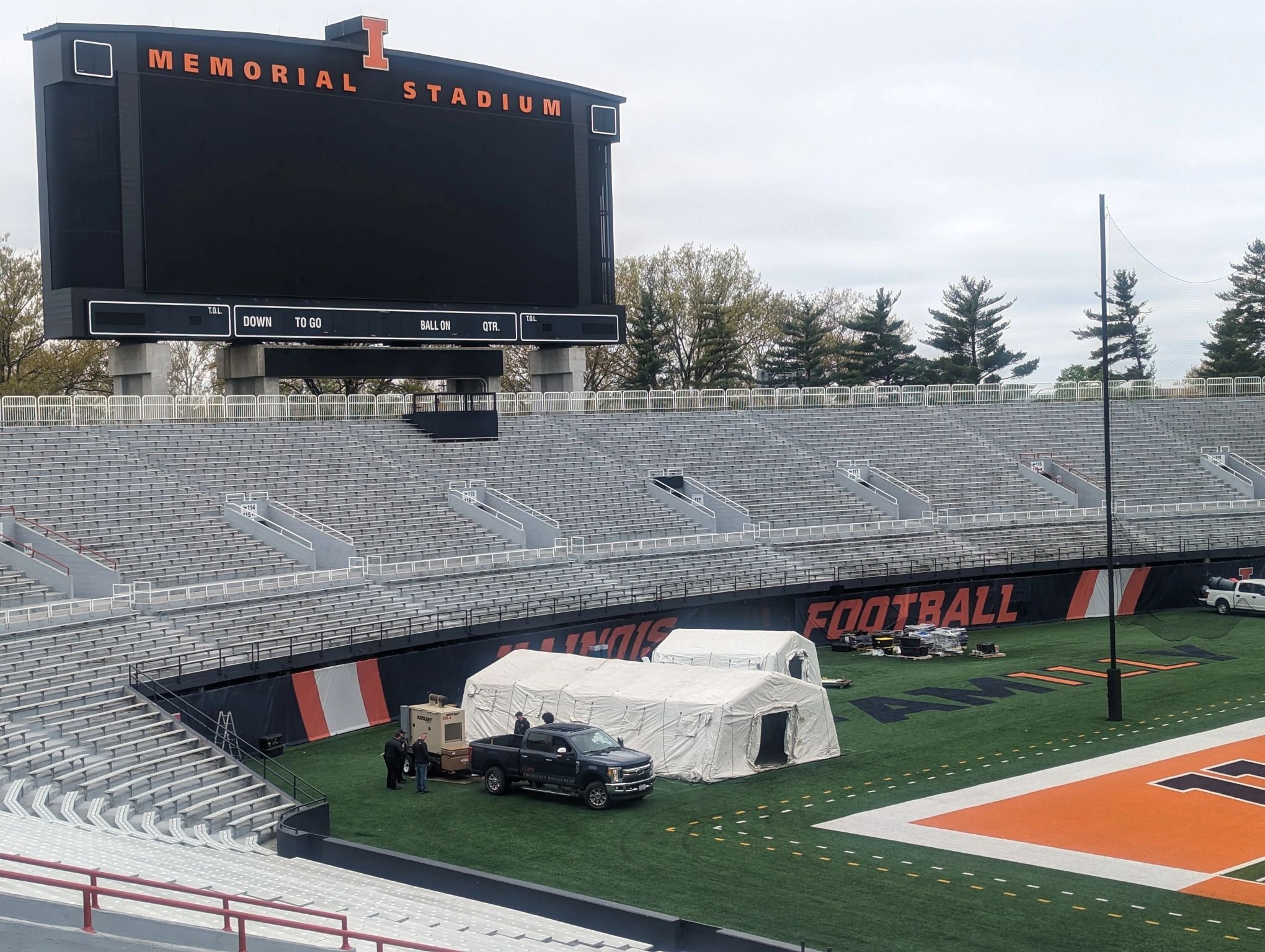 Behind the scenes at the Illinois Marathon! 🙌

Western Shelter's airframe shelters ensure a safe and comfortable treatment space for everyone.

#MarathonPrep
#EventReady
#WesternShelter