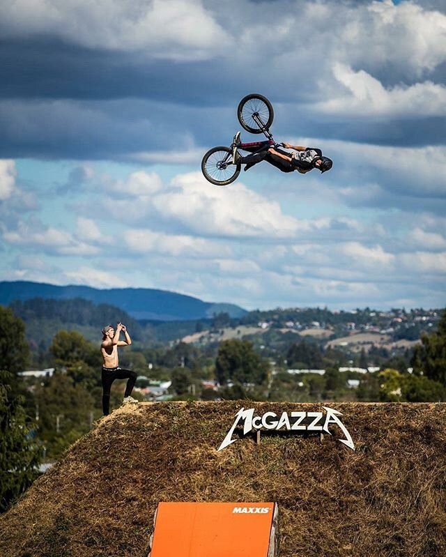 Our rider @lucashuppert is training hard for his return to #crankworx Rotorua in two weeks. He loves the weight advantage of our #swisschrisdirt rims. Go check out how he puts our products to a test.
#mtb #mtblife #ginrims #mountainbike #outdoors #sk