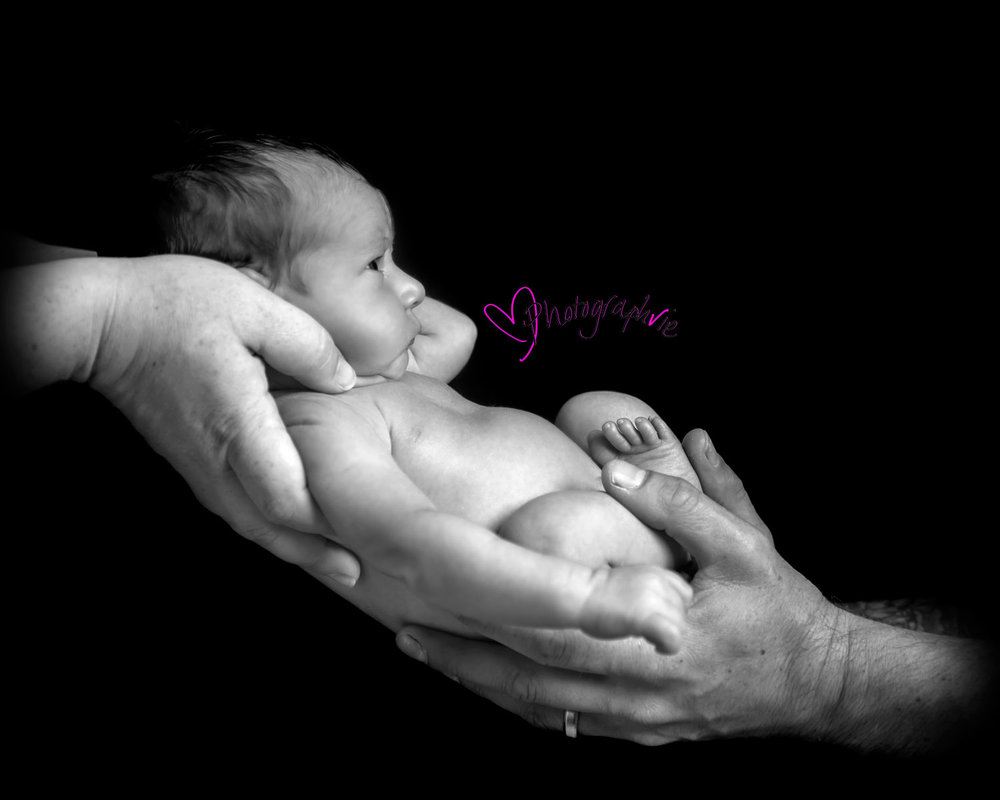 Newborn_Baby_photography_Ely_Cambridgeshire-baby-finley-black-and-white-image-of-naked-baby-asleep.jpg