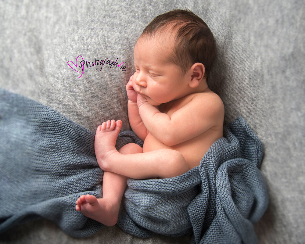 Newborn_Baby_photography_Ely_Cambridgeshire-baby-finley-wrapped-in-blue.jpg