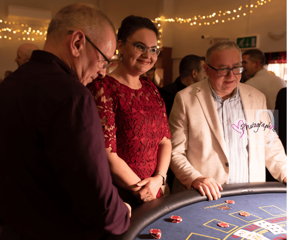 birthday photography newborn and baby photos cake smash photoshoot Ely CB7 family studio (16).png