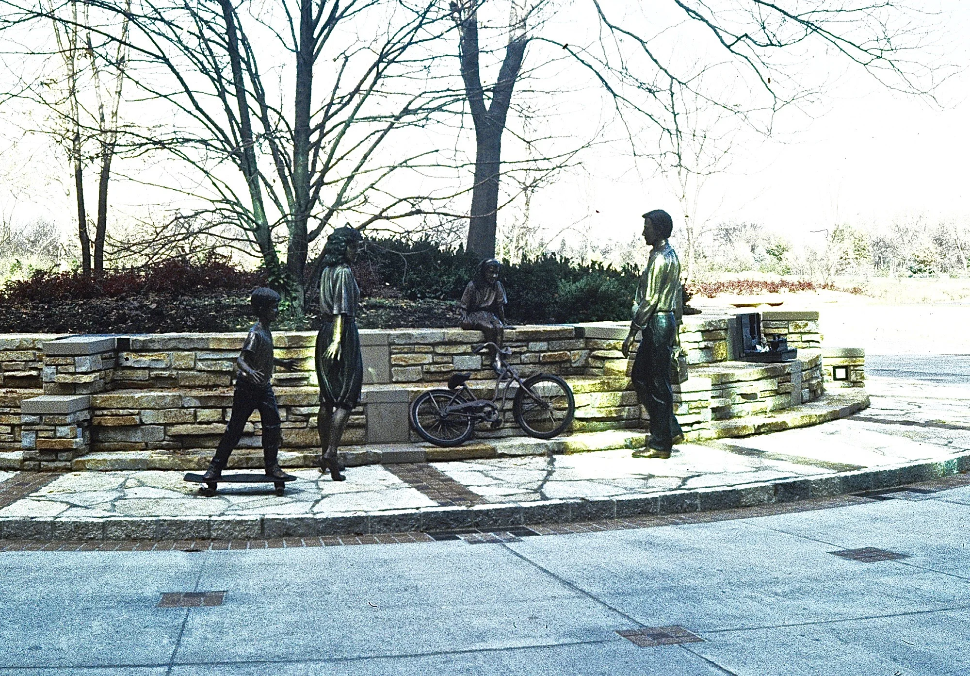 Thomas Coffin - McDonald's Corporate Headquarters "All American Family", bronze - Chicago, Illinois