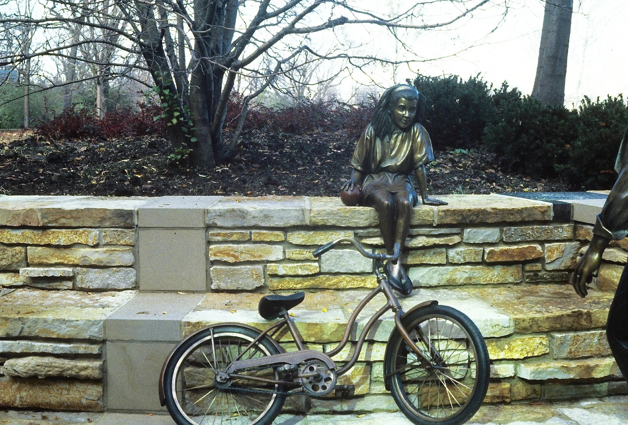 Thomas Coffin - McDonald's Corporate Headquarters "All American Family", bronze - Chicago, Illinois