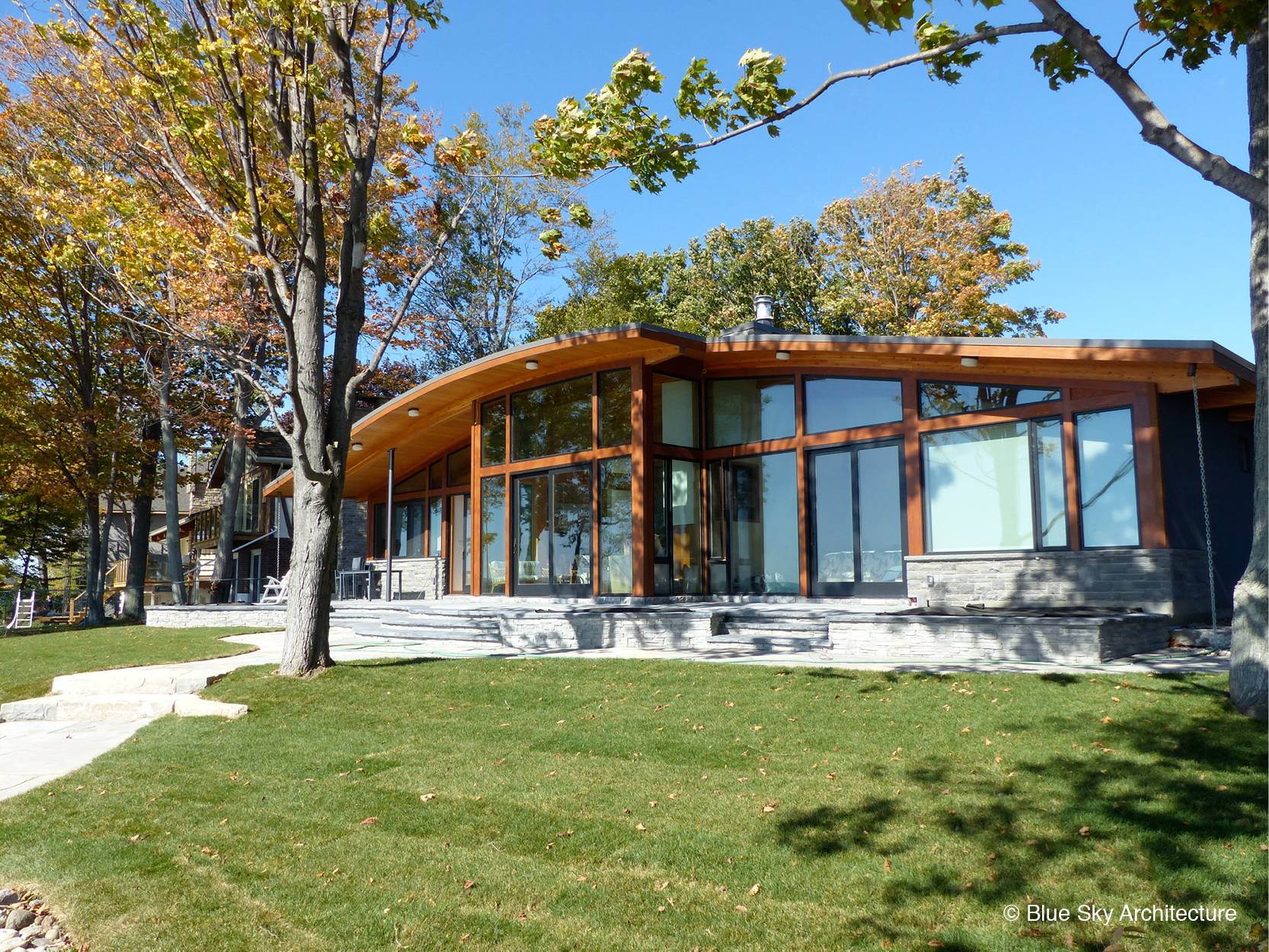 Sustainable custom lakefront home design 
