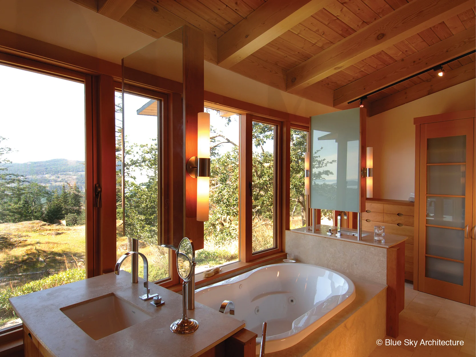 Oak Grove House deep tub in master bath
