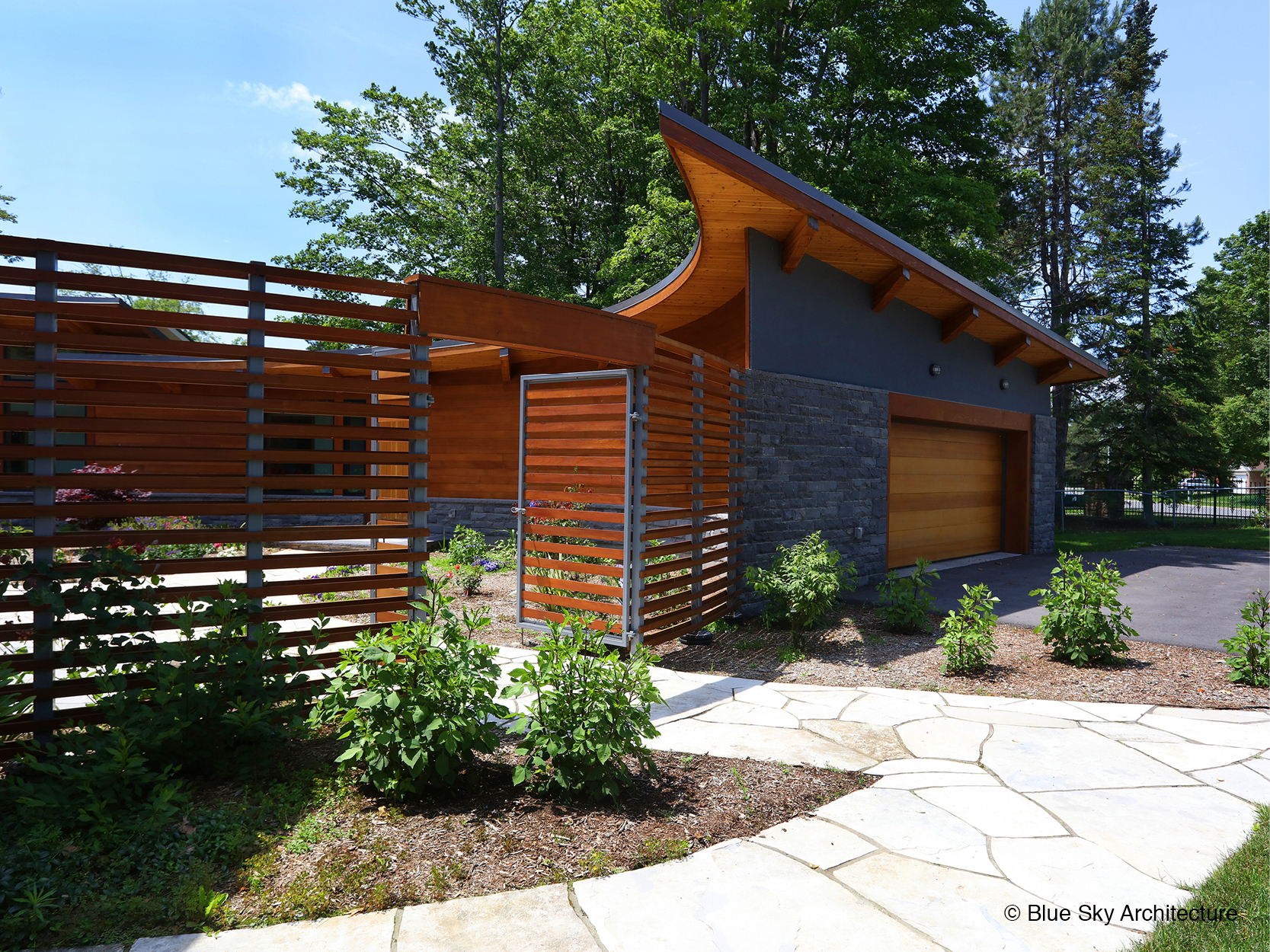 custom cedar and metal fence at custom lake shore courtyard