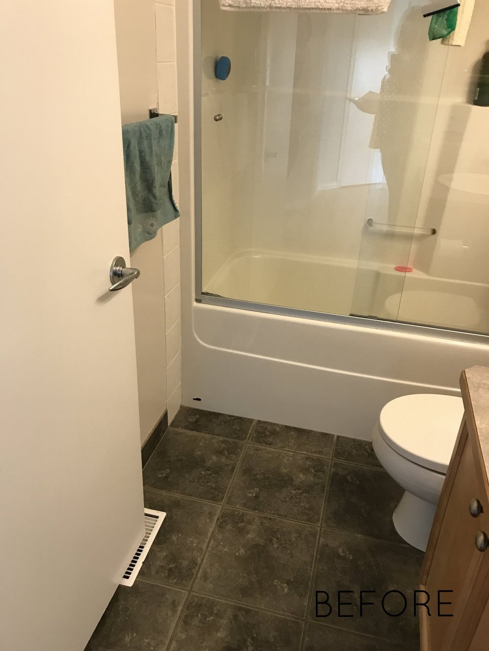 Calgary interior designer - bathroom renovation before