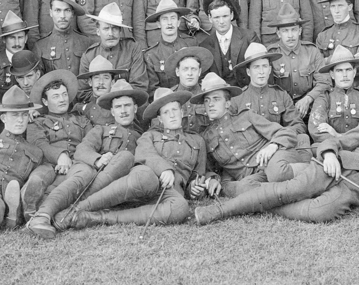 A close up of the 2nd Canadian Mounted Rifles, showing the "herringbone" wrap method... Photo courtesy of the Vancouver Archives .