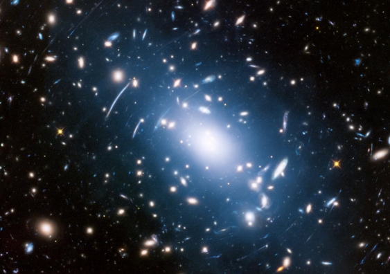 Faint stellar glow reveals the location of dark matter in galaxy clusters