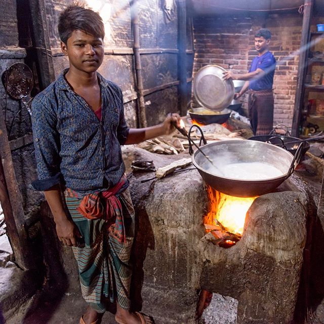 A local restaurant&rsquo;s kitchen in rural Bangladesh. .
.
.#kitchen #bangladesh #lunch #cooking #sarong #rural #wanderlust #traveltheworld #kristofferpfalmer #kristofferglennimagery #pfalmer #d800 #nikond800 #nikon2485