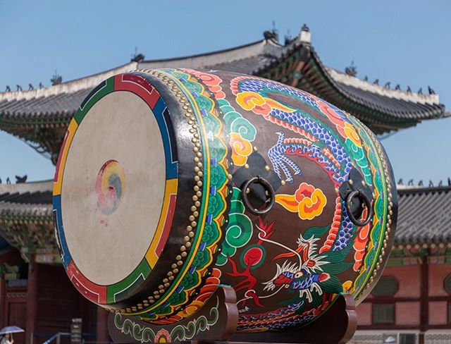 Gyeongbokgung Palace drum, Seoul, South Korea. #gyeongbokgung #gyeongbokgungpalace #drum #seoul #southkorea #layovertour #kristofferglennimagery #kristofferpfalmer #pfalmer