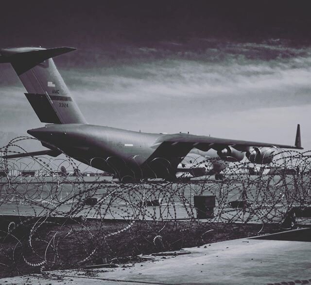 C-17 behind razor wire #c17 #c17globemaster #aviation #militaryaircraft #airlift #usaf #kristofferglennimagery #pfalmer #kristofferpfalmer