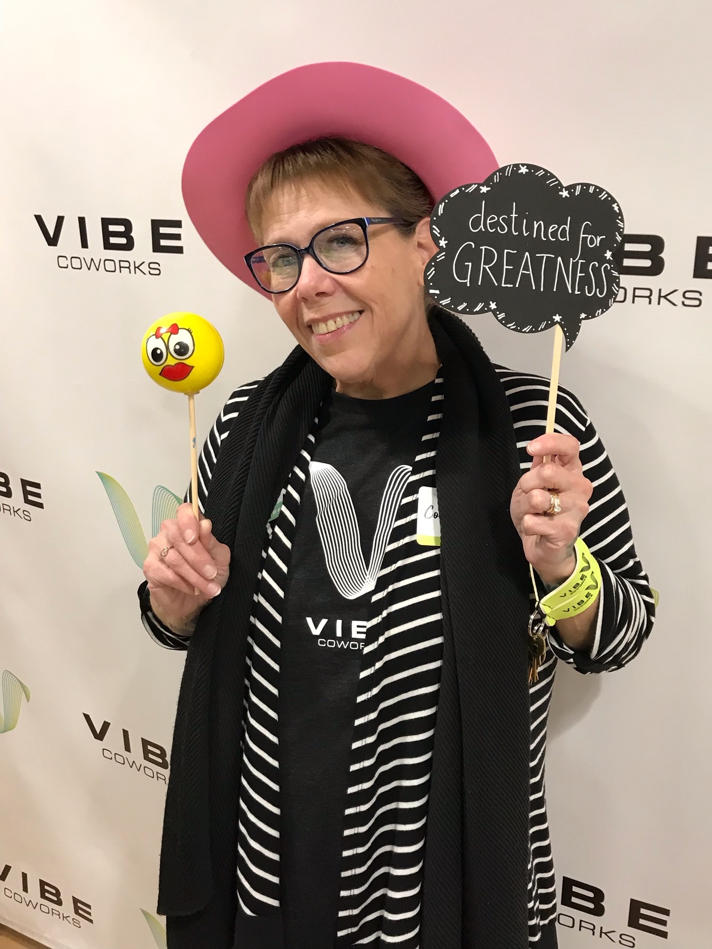 Vibist Mary Mason believes that life is a gift to be celebrated, expressed, cherished and honored. Having spent 8 years doing counseling in a private practice, she now describes herself as “one of the life coaches you might actually have fun talking…