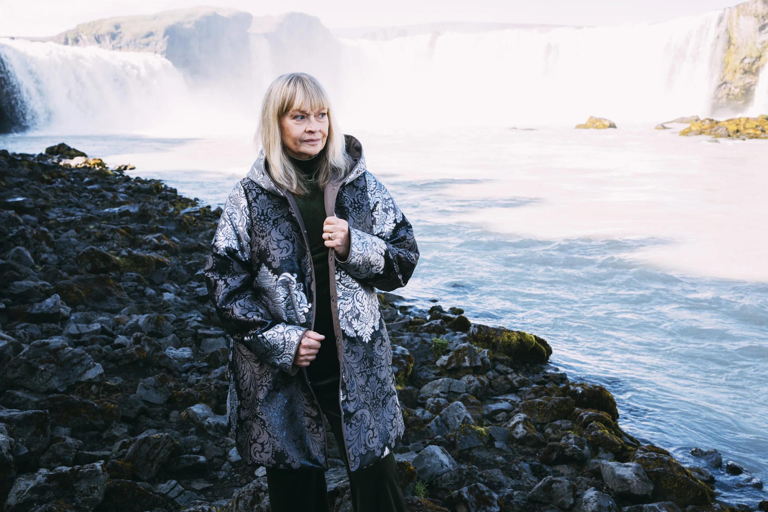 Best Women's Coat & Jacket for Iceland Winter Long Warm Winter Coats Online — Therma Kota