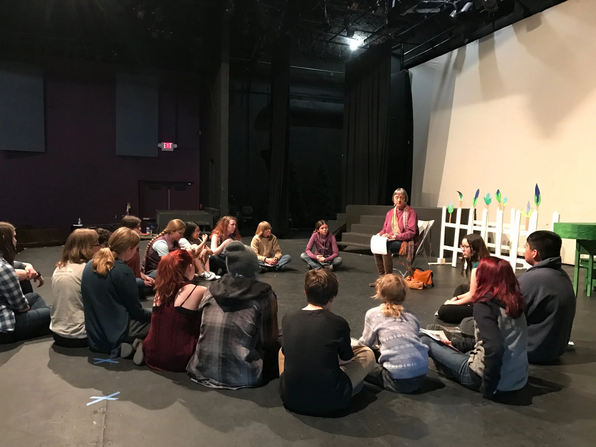 Robin Williams leads a workshop on Shakespeare's language.