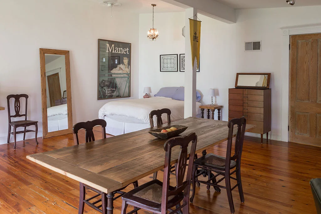 Guest quarters