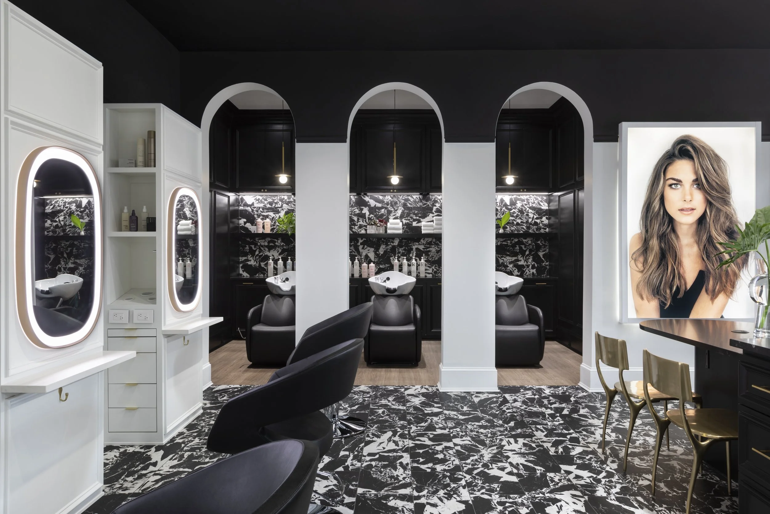 Eggie Salon 03.JPG