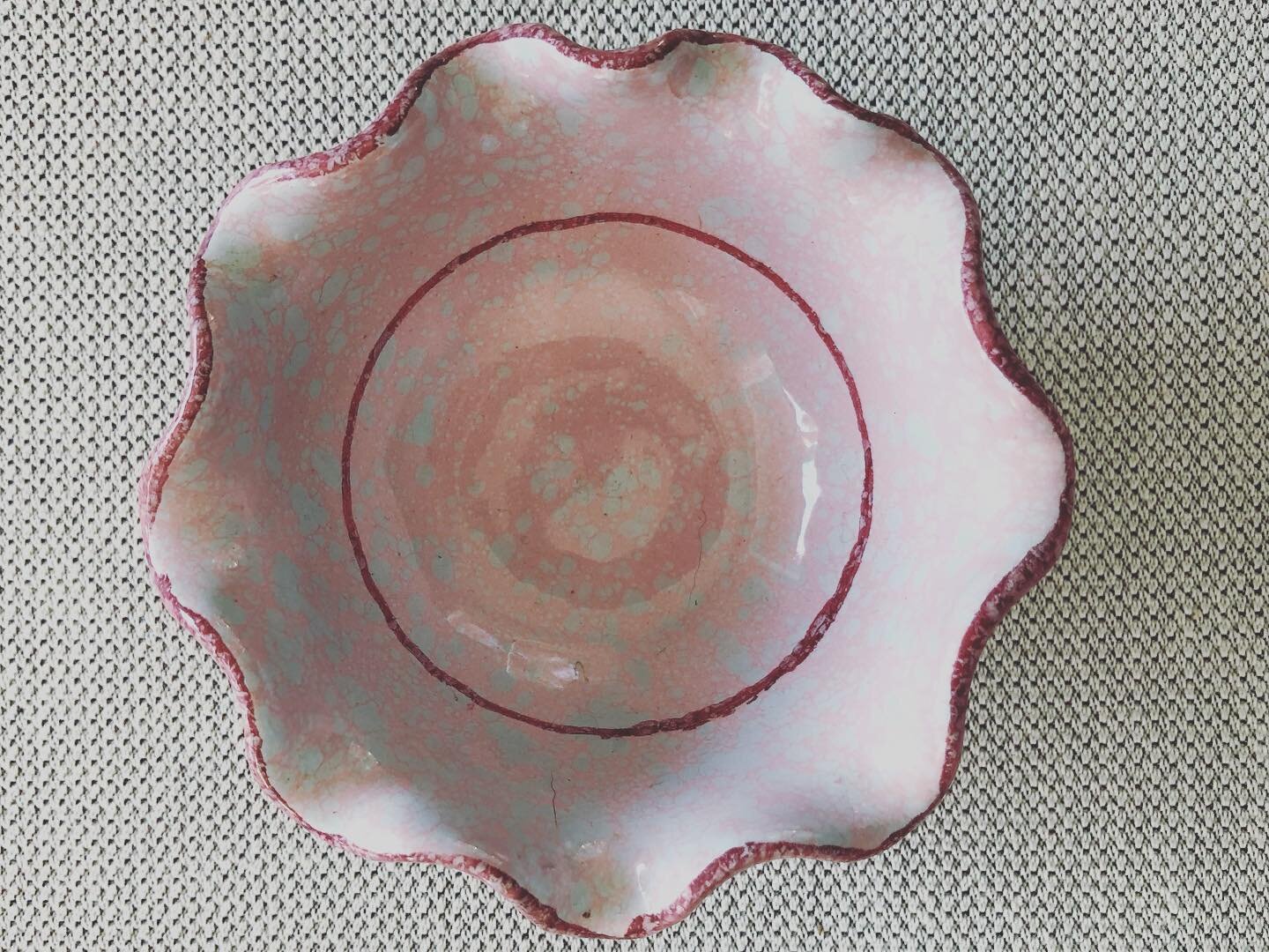 Tiny ceramic bowl from Italy #ceramic #handmade #pink #italy #trecchina #vincenzo #vincenzoamare #marateaporto #ungratefulgranddaughter 

#forsale #garagesale #fleamarket #selling #stuff #secondhand #reuse #reduce #recycle #upcycle #connecticut #gran