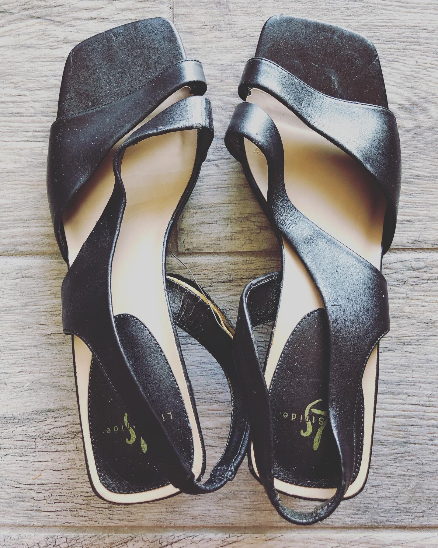 Sensible woman&rsquo;s strap oh shoes w a busted but in size 7 1/2 #shoes #sandals #heels #sensible #slingbacks #toecleavage #fashion #90s #ungratefulgranddaughter 

#forsale #garagesale #fleamarket #selling #stuff #secondhand #reuse #reduce #recycle