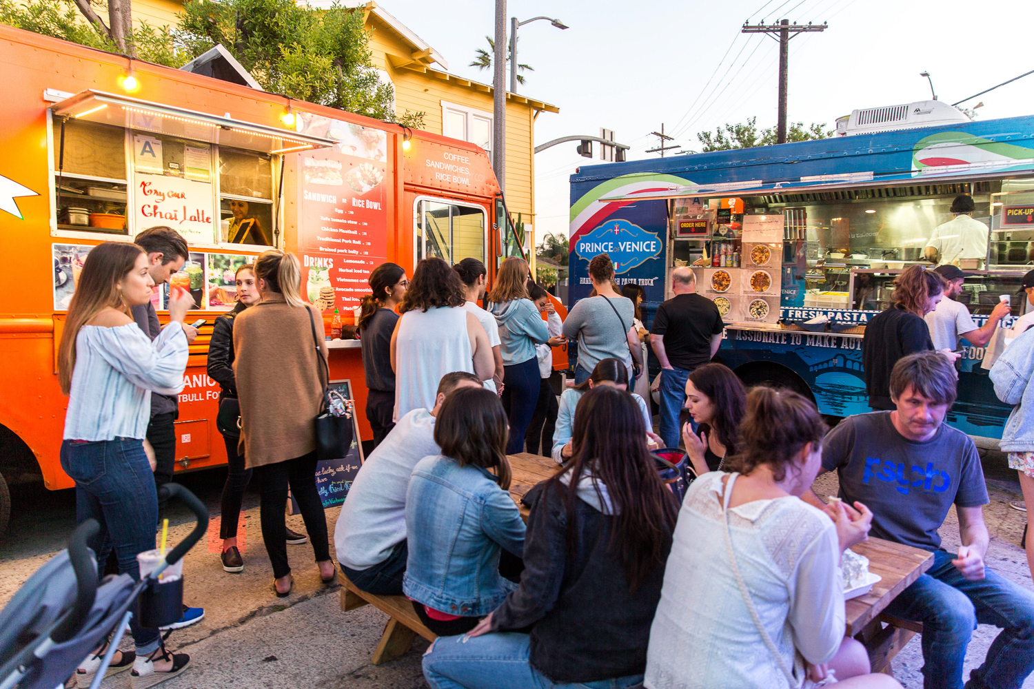 005_Abbot-Kinney-Blvd-First-Friday.jpg