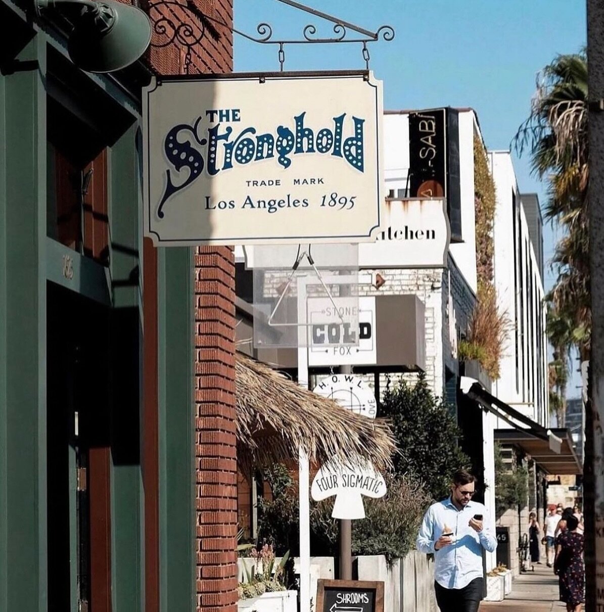 The Stronghold ~ 1625 Abbot Kinney Blvd
LA made denim + menswear
Open 11AM-6PM daily
.
.
(📷 @thestronghold ) #abbotkinney #abbotkinneyblvd #thestronghold #venicecalifornia #mensweardaily