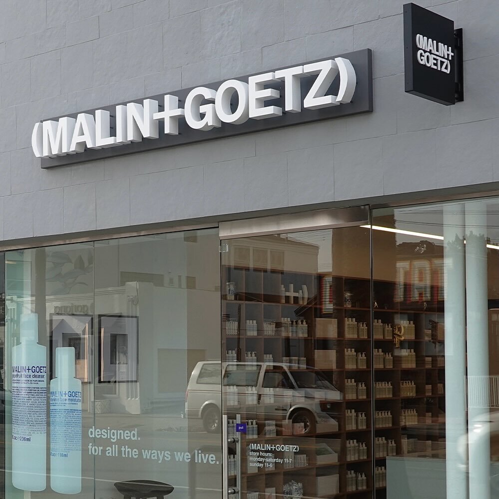 Malin + Goetz has a First Friday special! Stop by this Friday for some bubbles and a complimentary votive with your $65 purchase. They&rsquo;ll be open until 8pm!
.
1410 Abbot Kinney Blvd
(📷: @malinandgoetz ) #abbotkinney #abbotkinneyblvd #skincare 