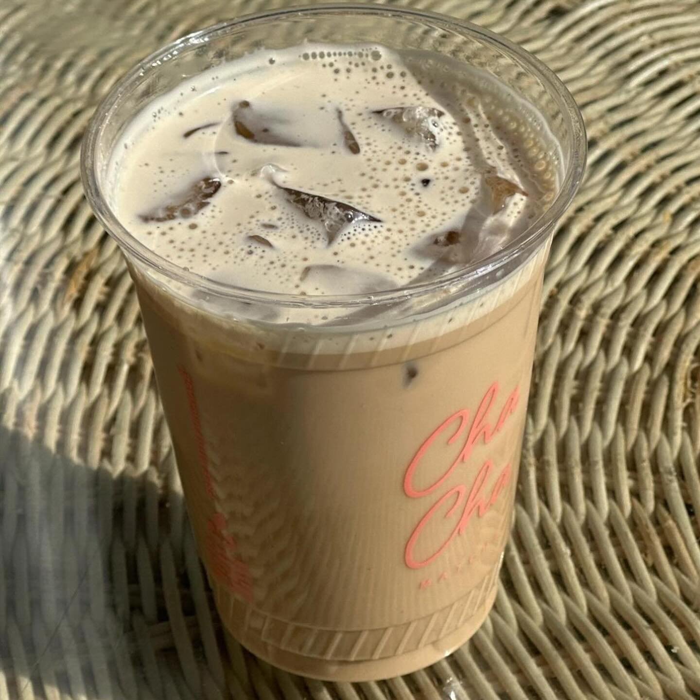Did you know Cha Cha now has coffee? Try the new draft vanilla latte! It&rsquo;s delish! 🌴 1401 Abbot Kinney Blvd
.
.
(📷: @chachamatcha ) #abbotkinney #abbotkinneyblvd #chachamatcha #venicecalifornia