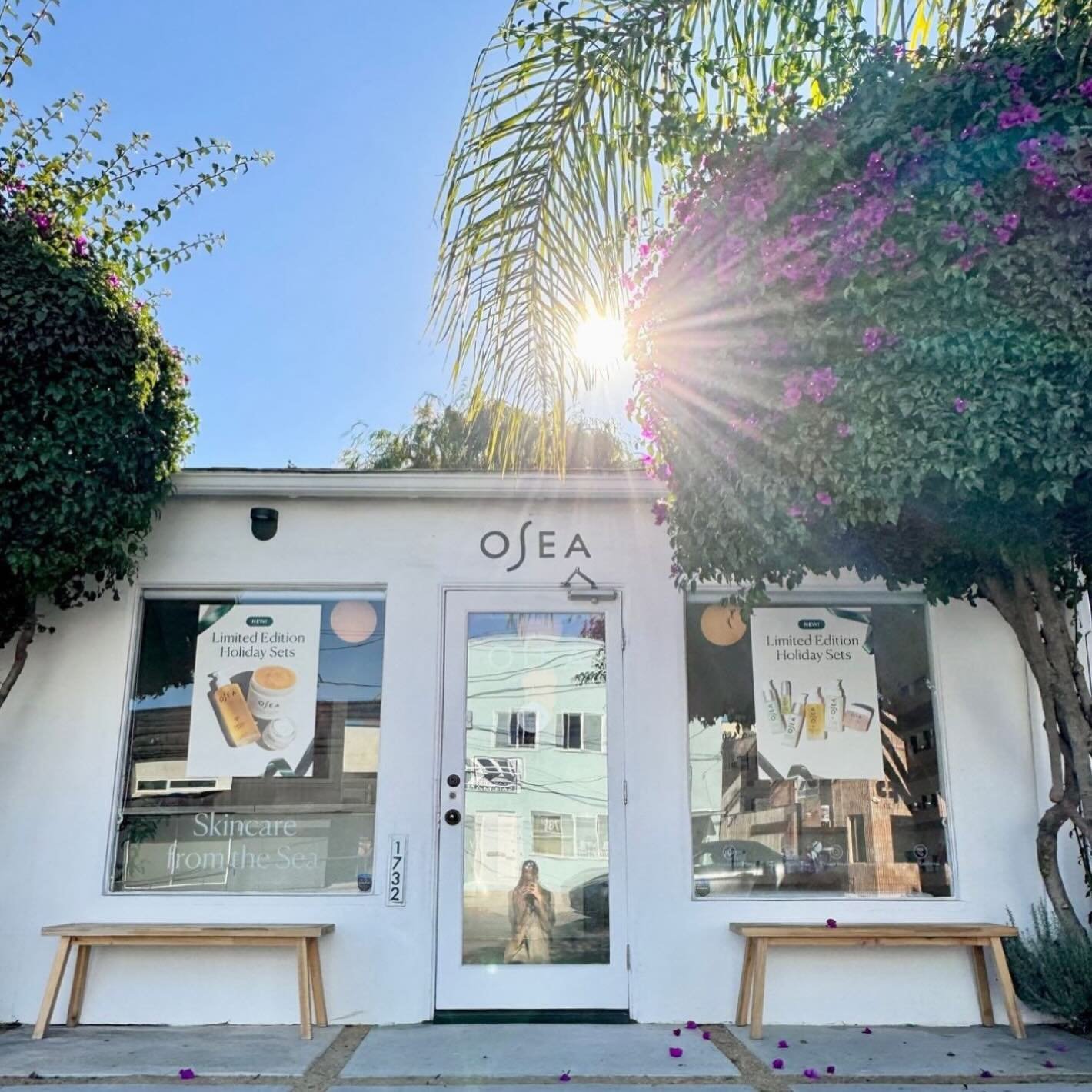 Osea ~ 1732 Abbot Kinney Blvd
Retail + treatment hours: Tues-Sun 10am-6pm
Seaweed infused skincare that respects the natural world and makes your skin look and feel its best. This spot is a beautiful retail and skincare studio space all rolled into o