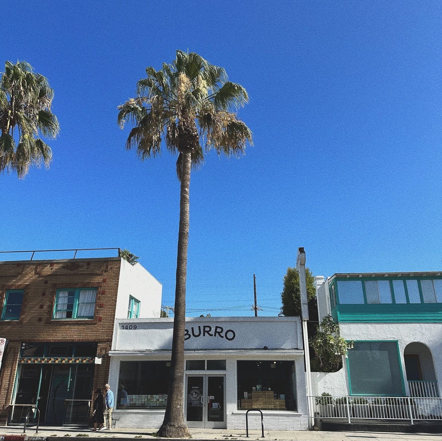 Congrats to @burrogoods who celebrated its 25th anniversary this month! Since 1999, this charming lifestyle shop has been a Venice staple for paper goods, candles, homeware, jewelry and everything in between!
.
.
(📷: @burrogoods ) @erinnberkson #bur